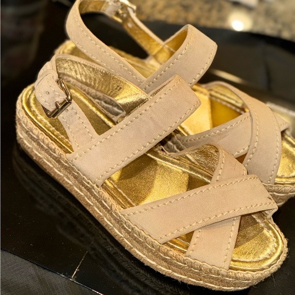 Prada Sandals! Good for summer!! - Picture 4 of 5